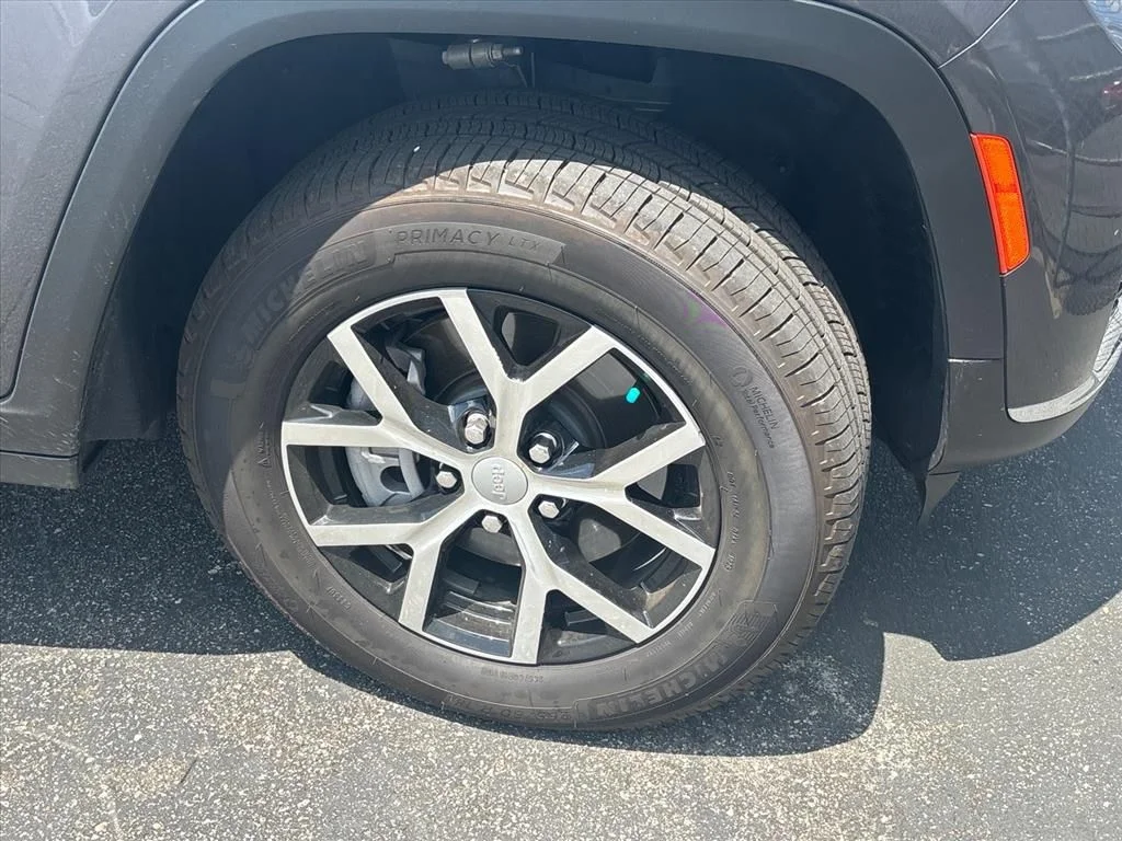 Used 2025 Gray Jeep Limited image 13