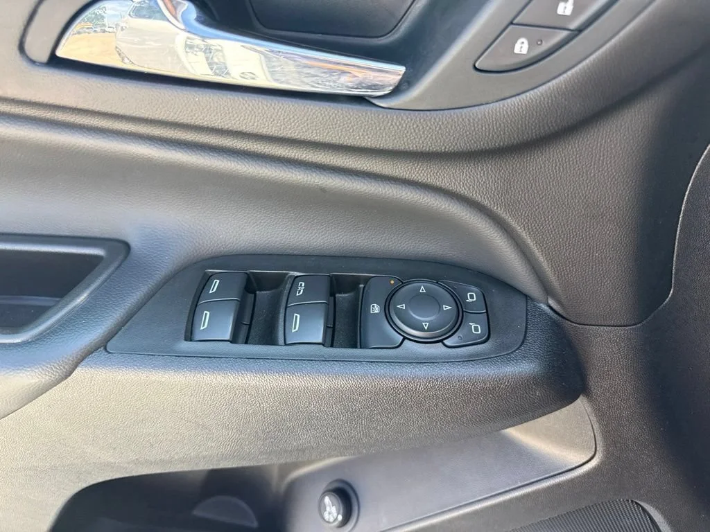 Used 2024 Summit White Chevrolet LT image 28