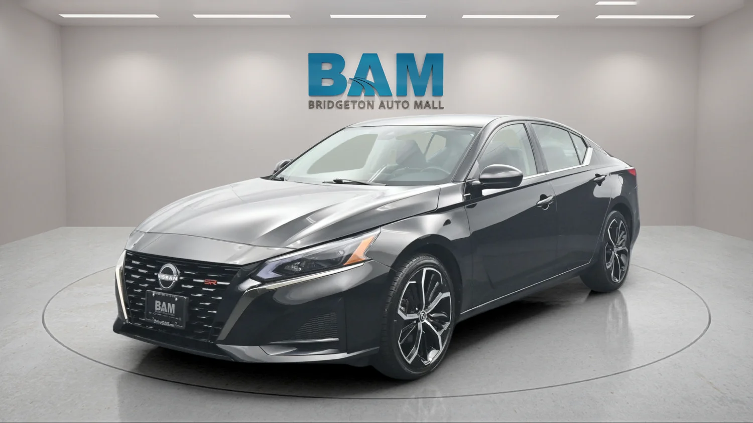 Used 2025 Black Nissan SR image 3