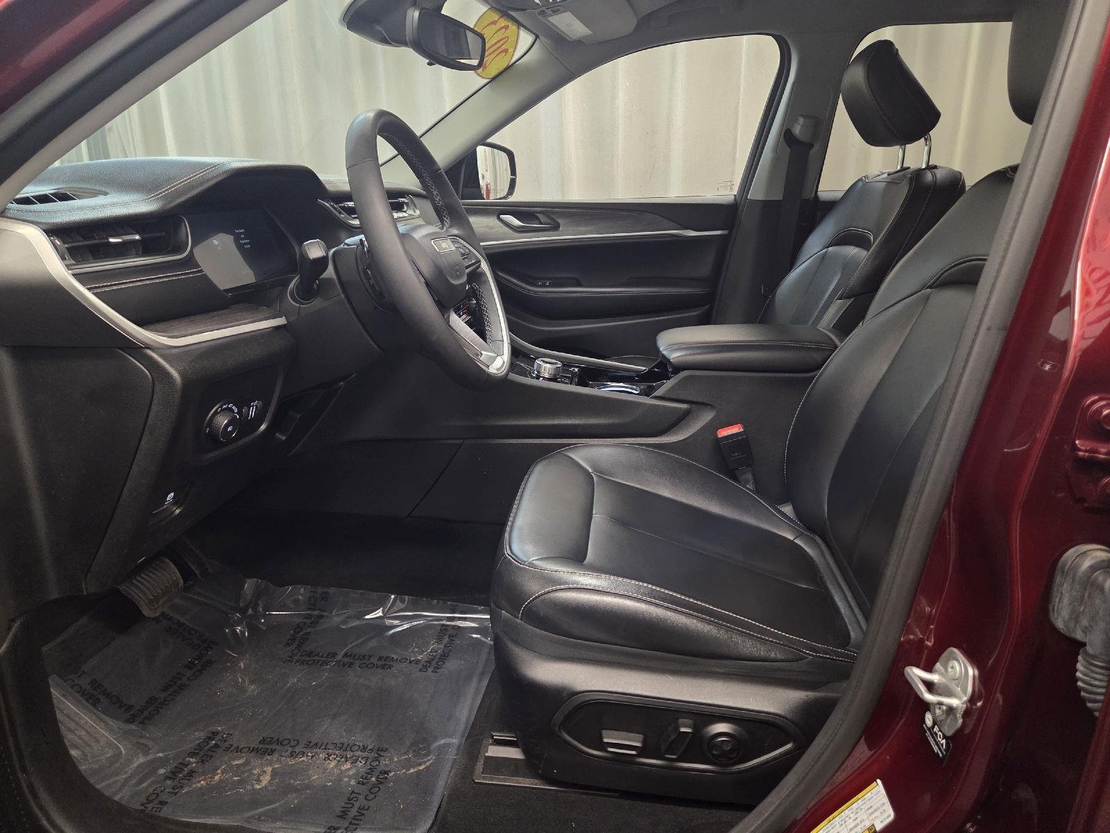Used 2023 Velvet Red Pearlcoat Jeep Limited image 20