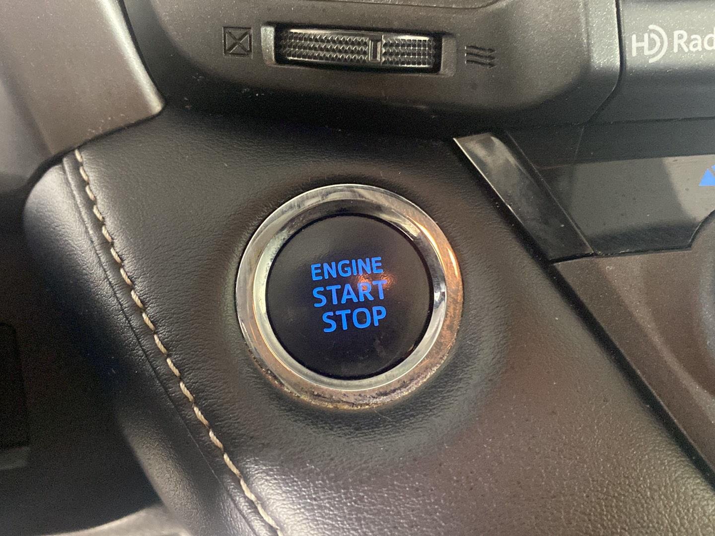 Used 2018 Galactic Aqua Mica Toyota XLE image 19