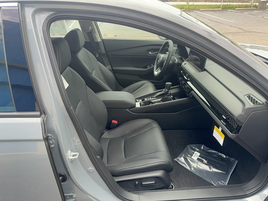 New 2026 Urban Gray Pearl Honda Touring image 15