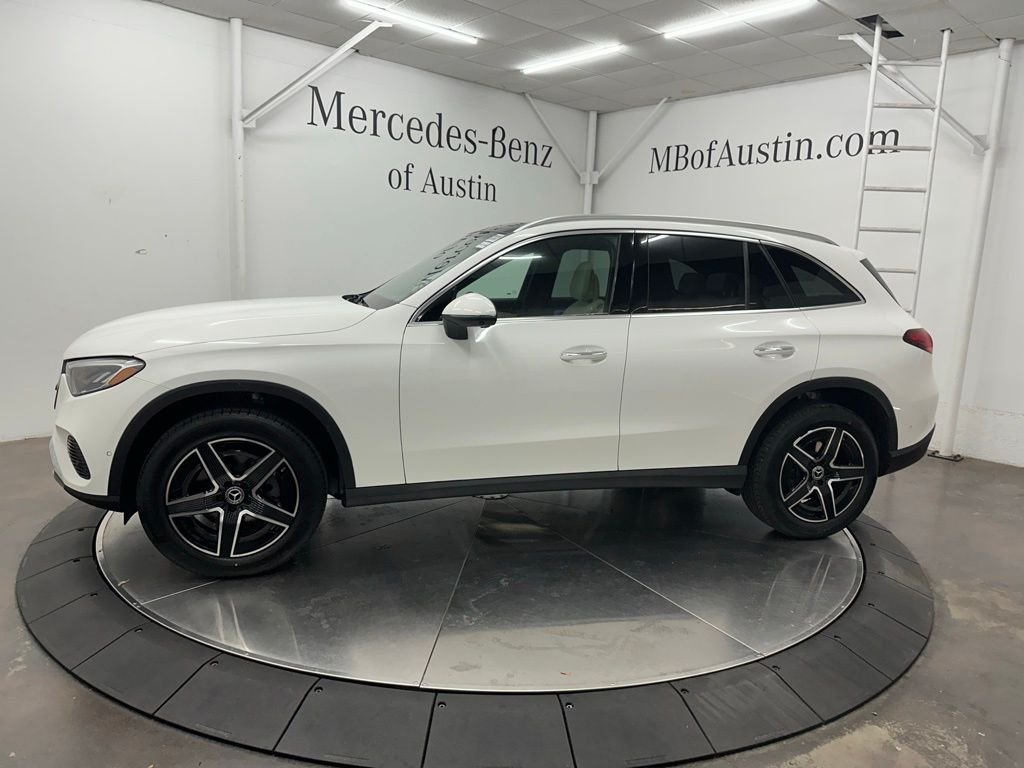 New 2027 Polar White Mercedes-Benz GLC 300 image 4
