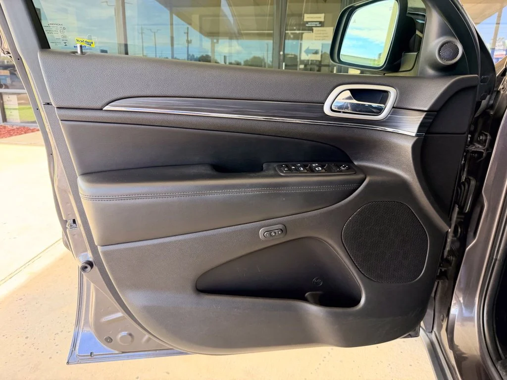 Used 2021 Gray Jeep Limited image 11