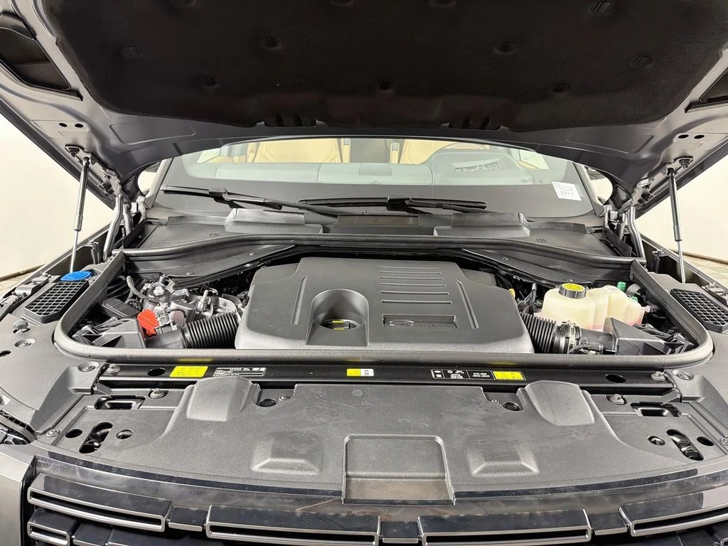 New 2026 Eiger Grey Land Rover SE image 32