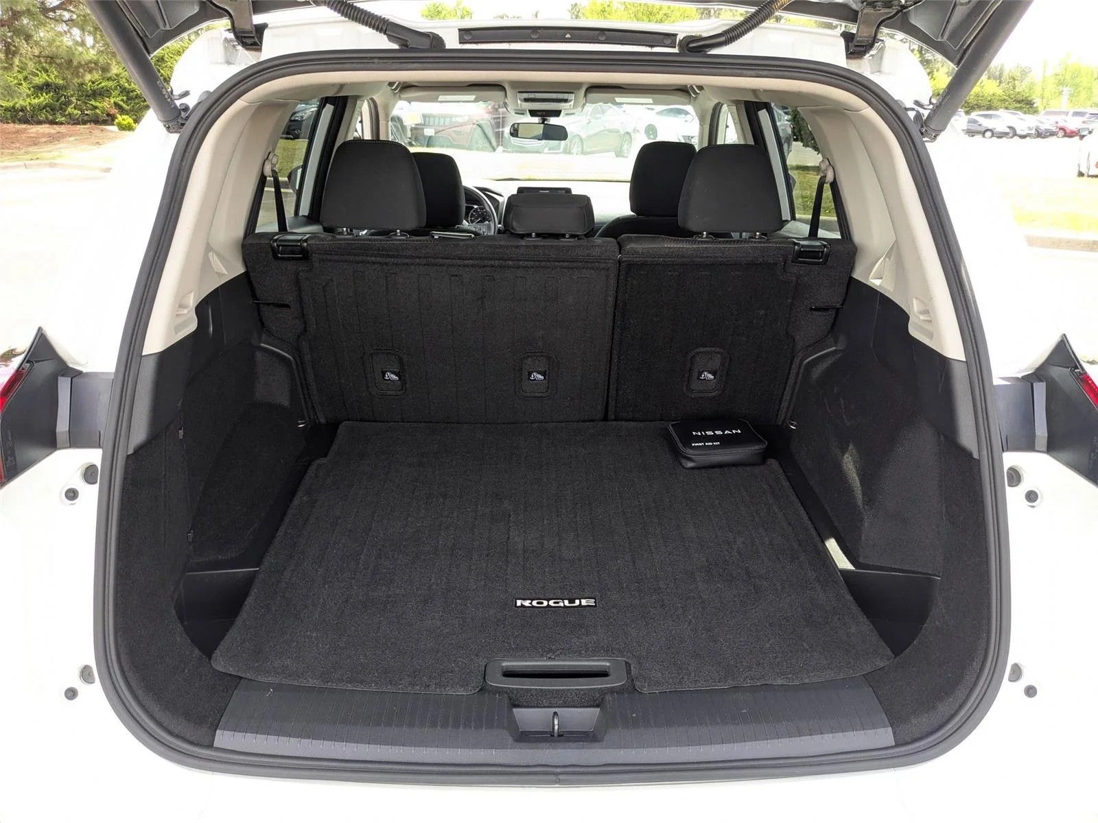Used 2024 Everest White Pearl Nissan SV image 35