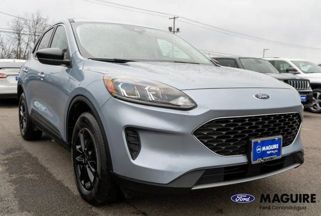 Used 2022 Blue Ford SE image 4