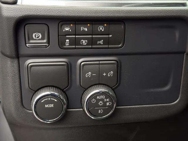 2026 Chevrolet Suburban Premier - Photo 17