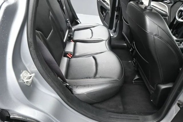Used 2024  Jeep Limited image 16