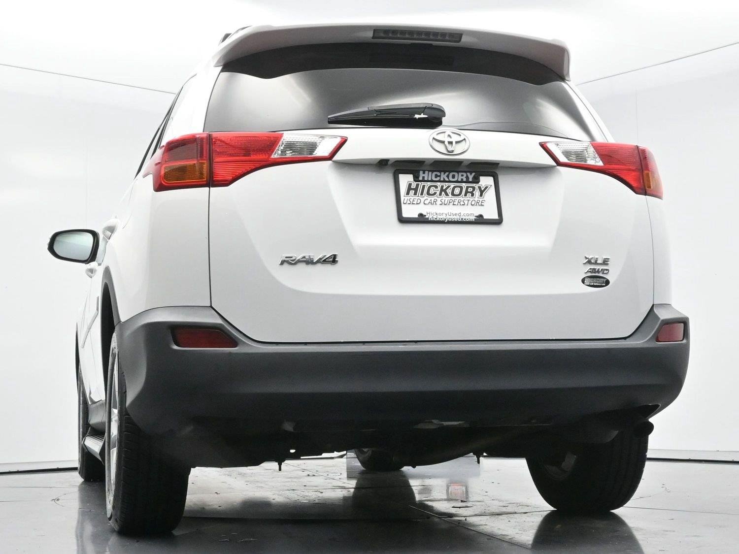 Used 2015 Super White Toyota XLE image 44