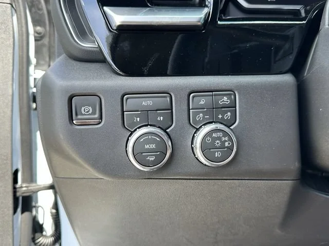New 2026 Glacier White Tricoat GMC SLT image 28