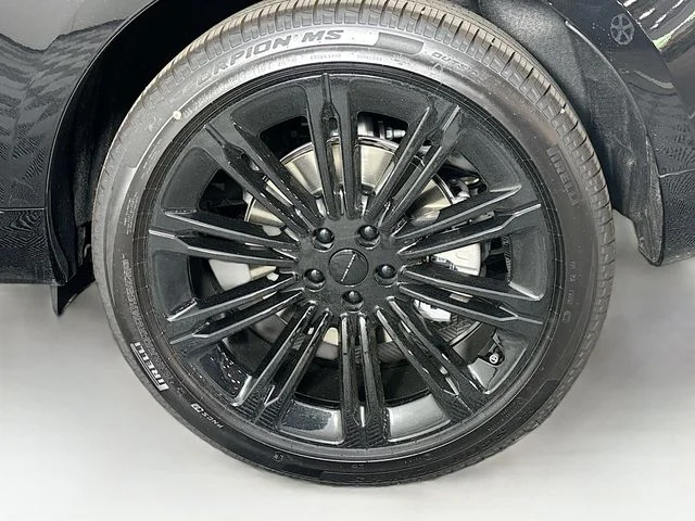 New 2026 Black Land Rover SE image 28