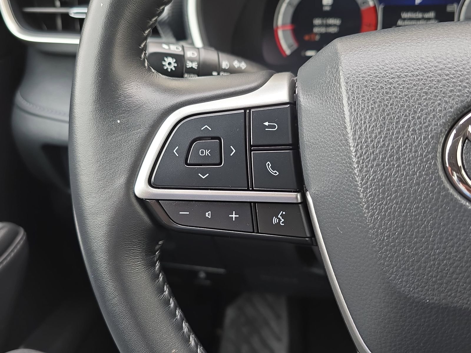 Used 2025  Toyota XSE image 20