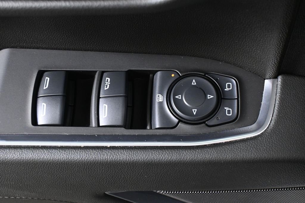 Used 2025 White GMC Elevation image 26