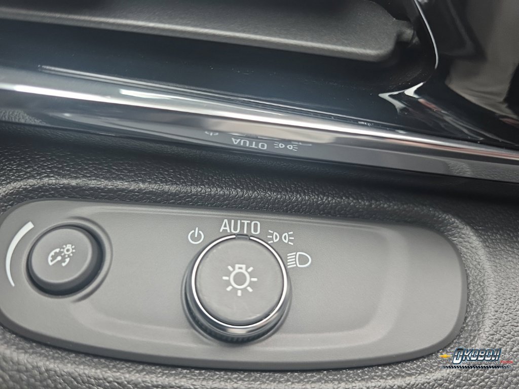 Used 2025 Red Buick Sport Touring image 13