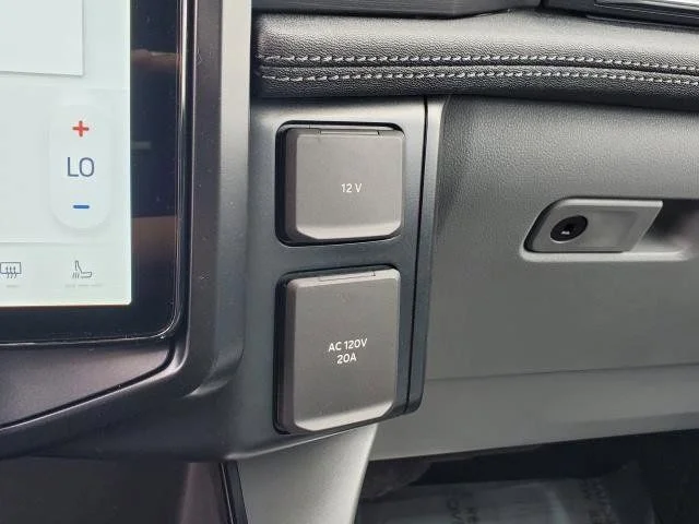 2025 Ford F-150 Lightning Flash - Photo 31