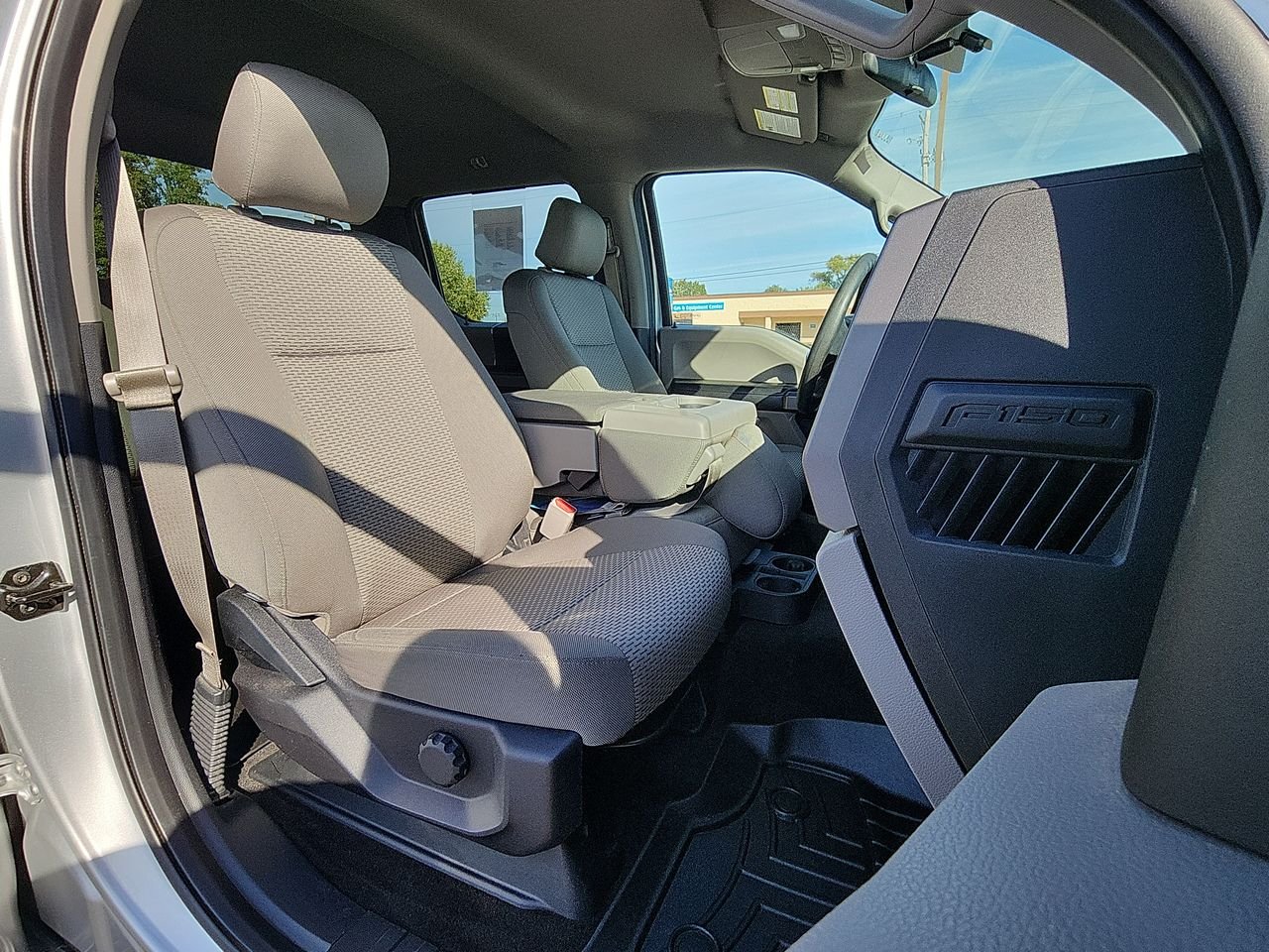 Used 2015 Silver Ford XL image 22