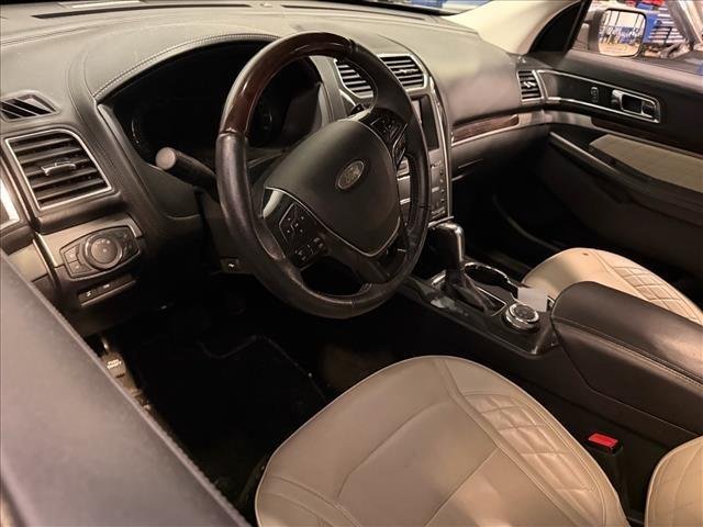 Used 2018 White Platinum Metallic Tri-Coat Ford Platinum image 7