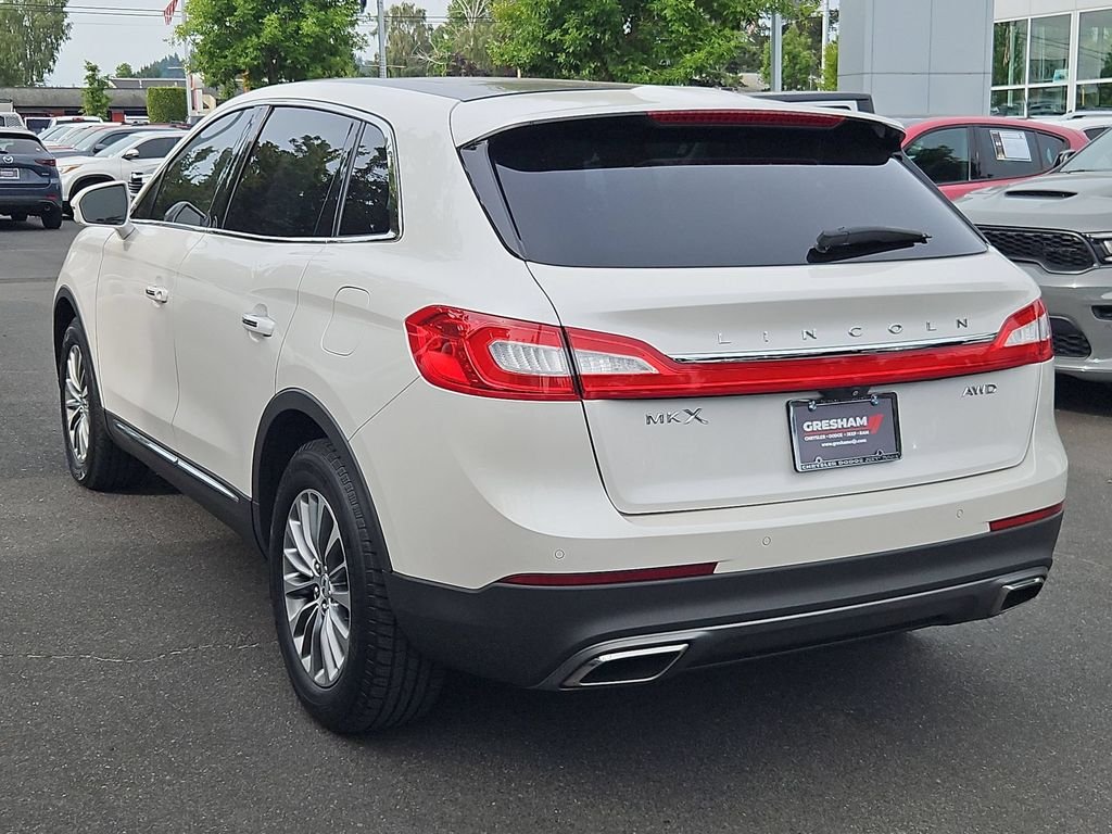 Used 2016 White Platinum Clearcoat Metallic Lincoln Select image 5