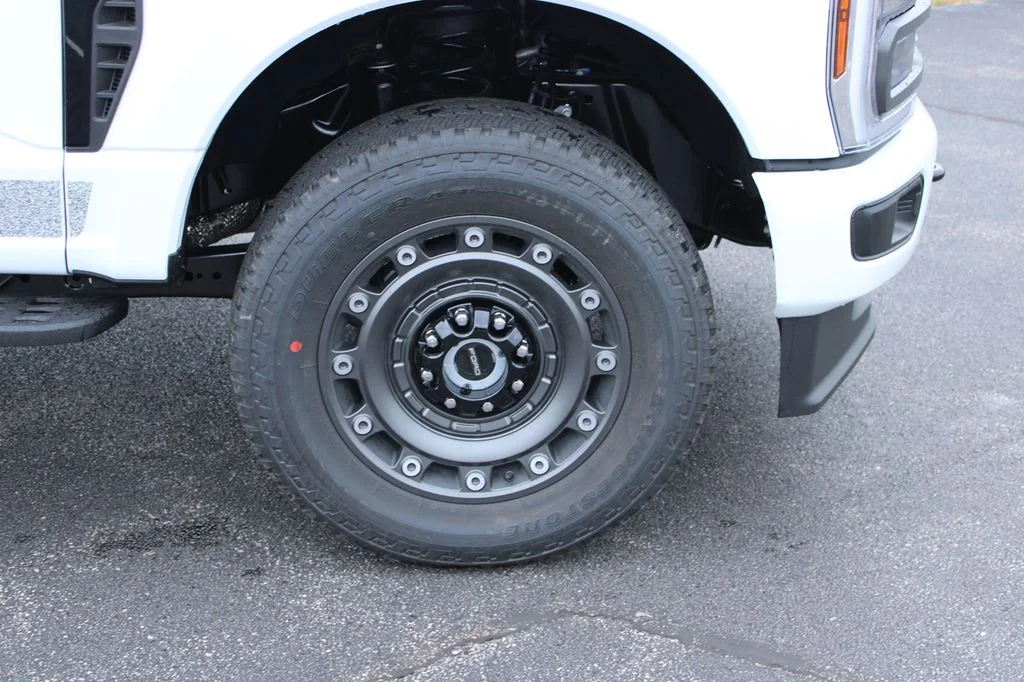 New 2027 Oxford White Ford F-350® XLT image 23