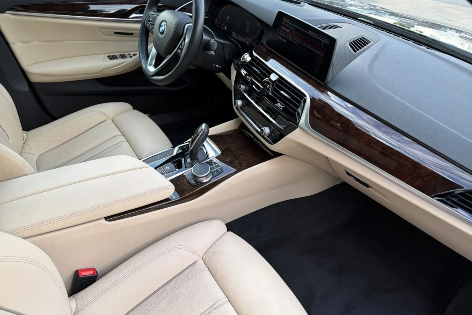 Used 2020 Black Sapphire Metallic BMW 540i image 14