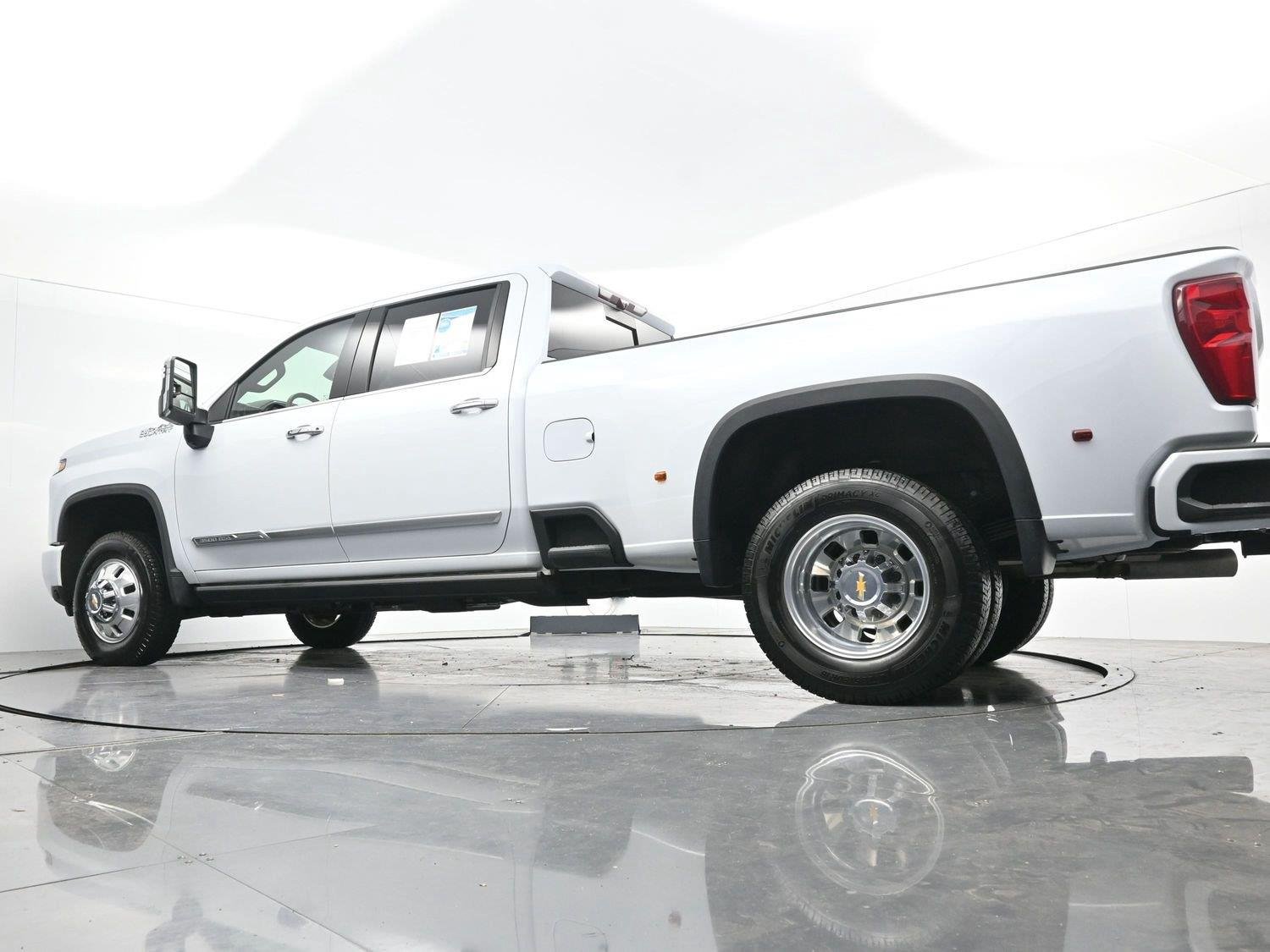 Used 2026 Polar White Tricoat Chevrolet High Country DRW image 50