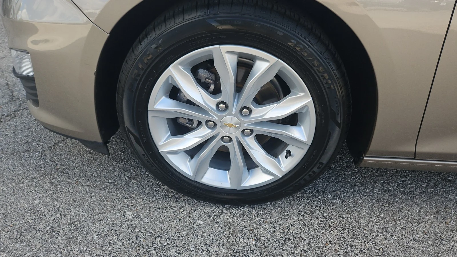 Used 2024 Gray Chevrolet LT image 9