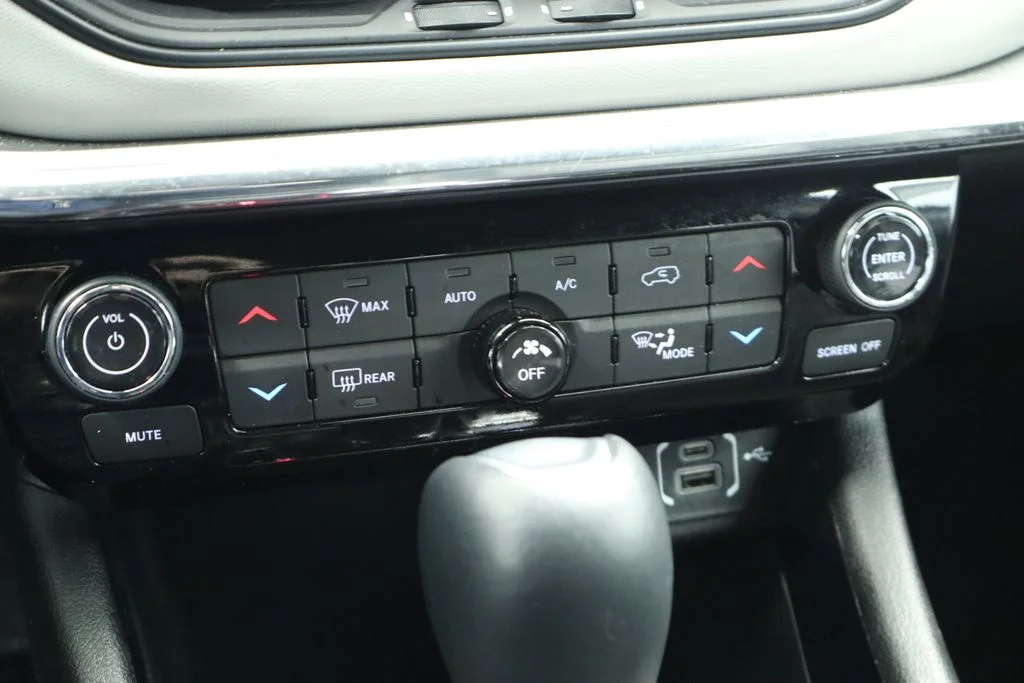 Used 2024 White Jeep Limited image 44