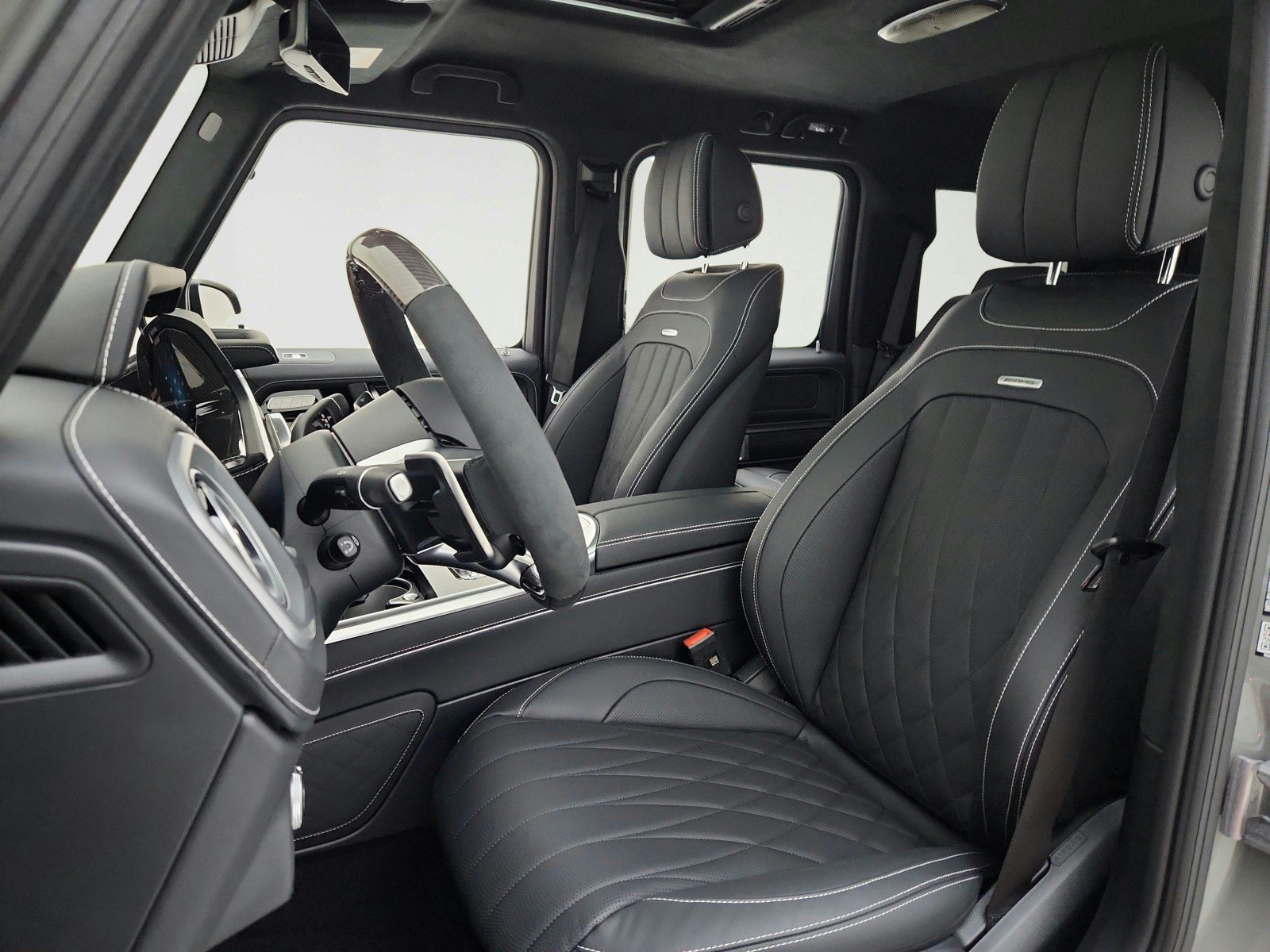 New 2027 MANUFAKTUR Arabian Grey Non- Metallic Mercedes-Benz AMG® G 63 SUV image 17