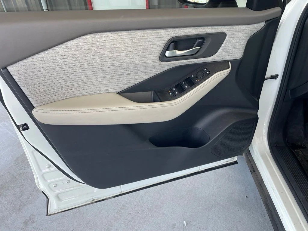 Used 2023 White Nissan SV image 9