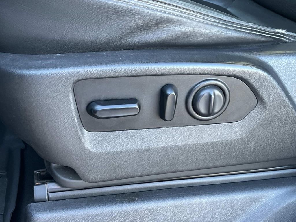 Used 2021 SILVER ICE METALLIC Chevrolet High Country image 33