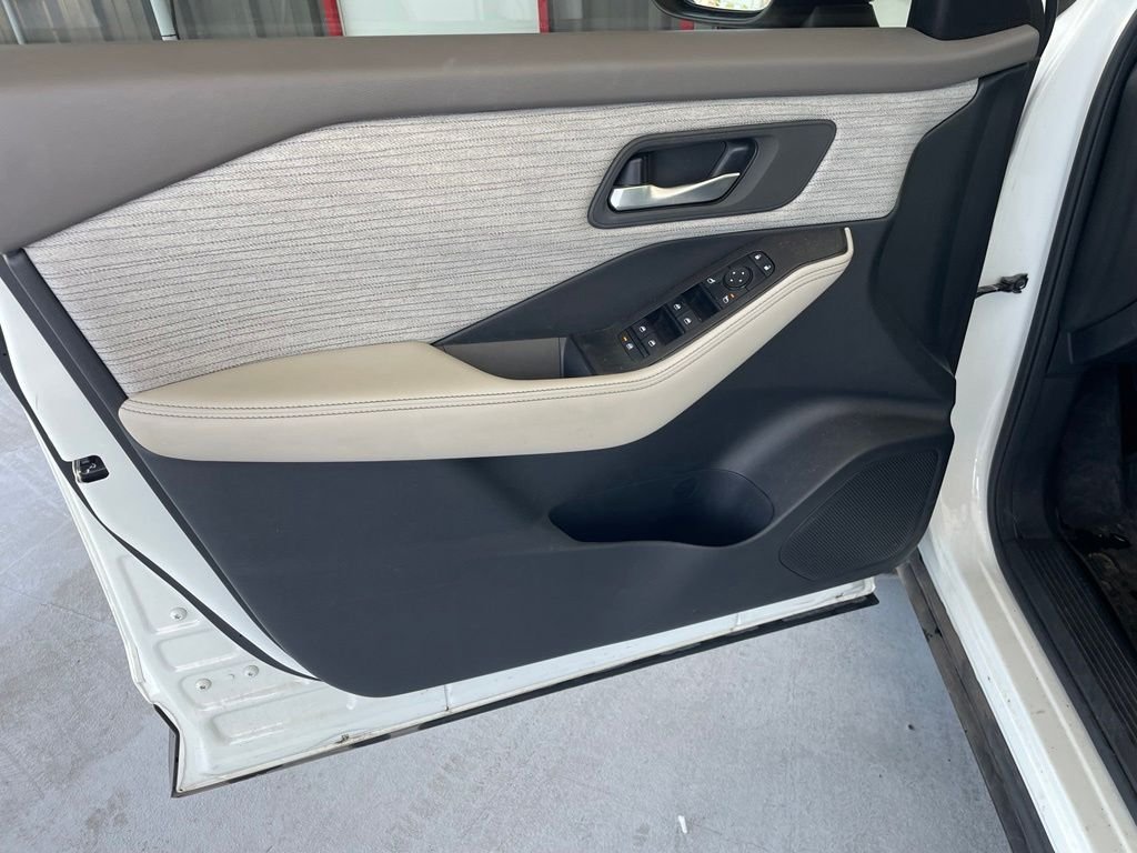 Used 2023 White Nissan SV image 9
