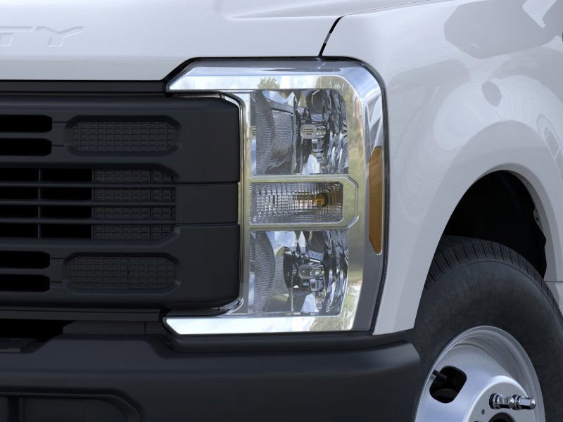 New 2025 Oxford White Ford F-350® XL image 18