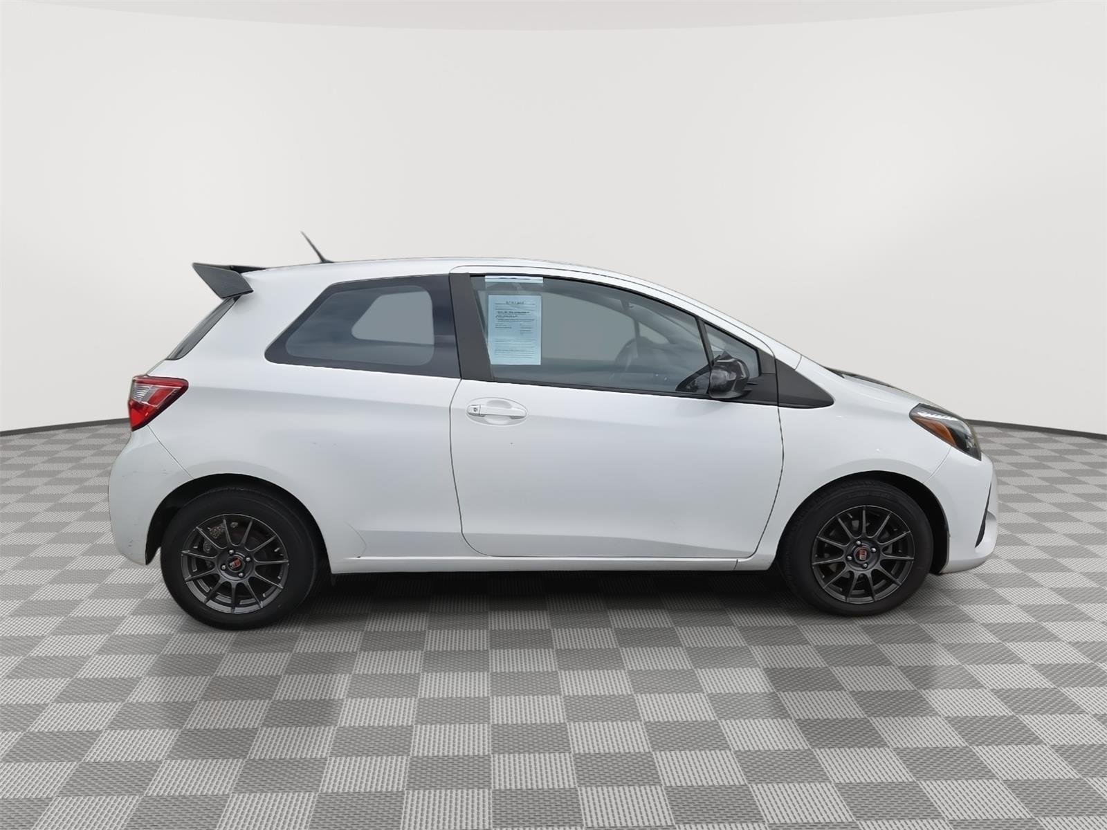 Used 2018 Ice Cap Toyota L image 10