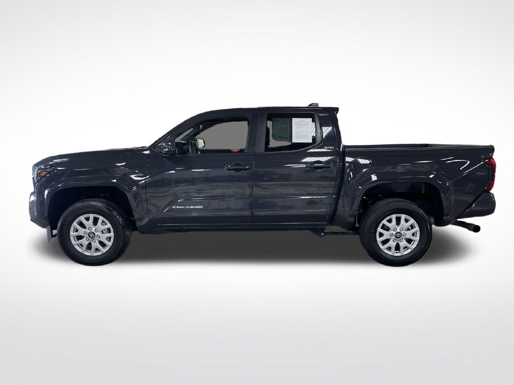 Used 2025  Toyota SR5 image 2