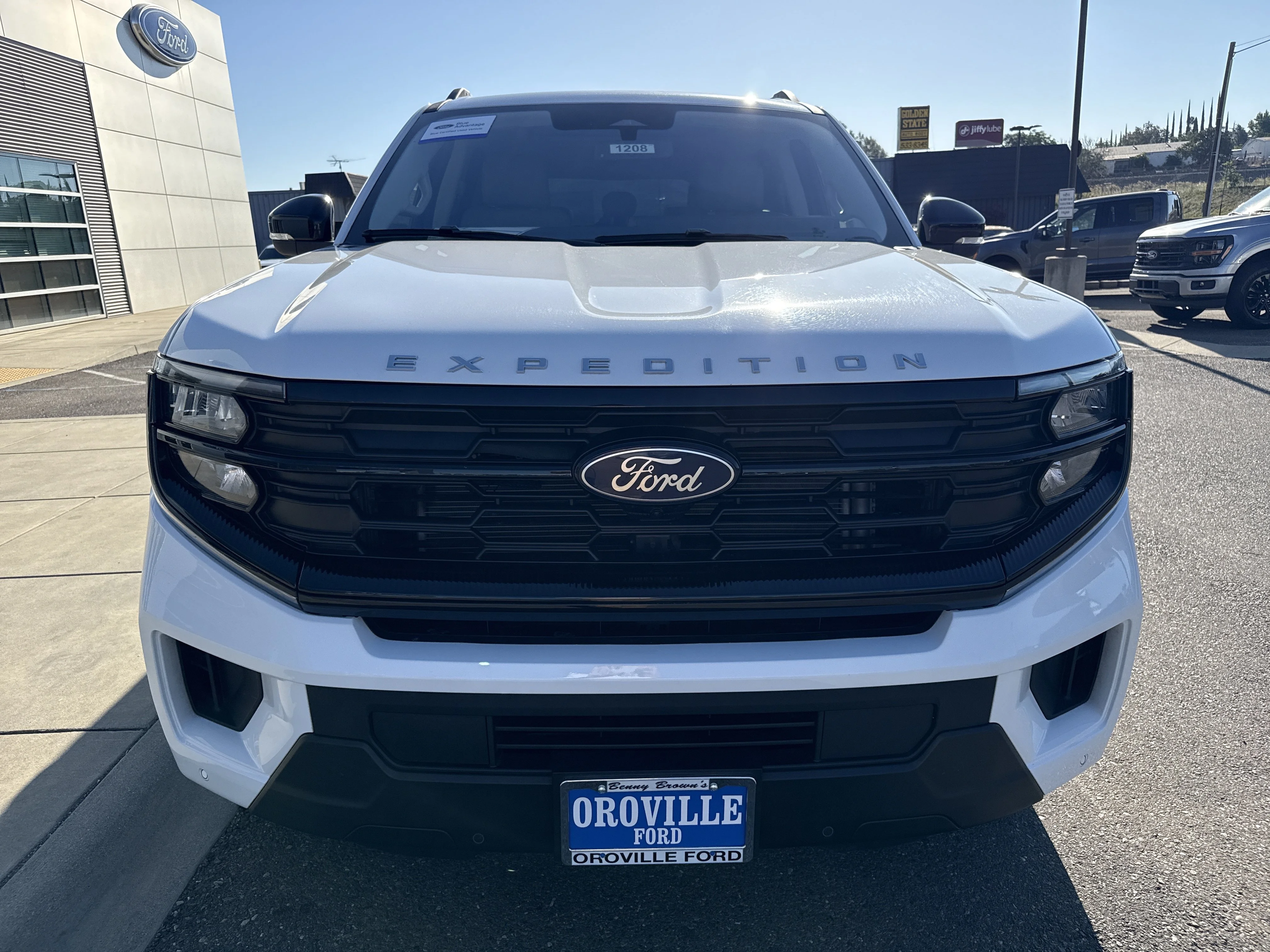Used 2025 Oxford White Ford Active image 8