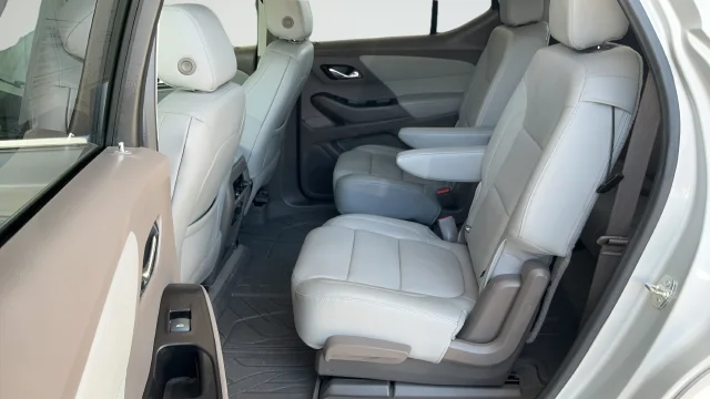 Used 2020 Silver Chevrolet Premier image 21