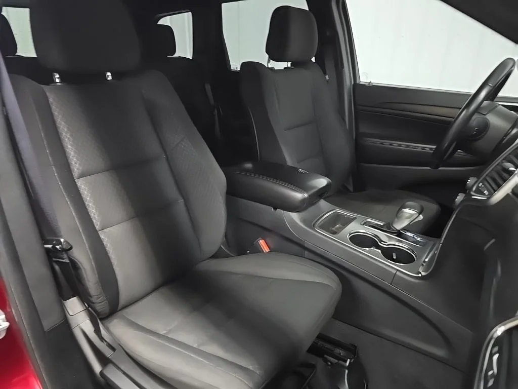 Used 2018 Red Jeep Laredo image 16