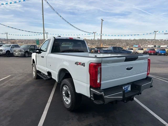 2025 Ford F-350 Super Duty XLT - Photo 6
