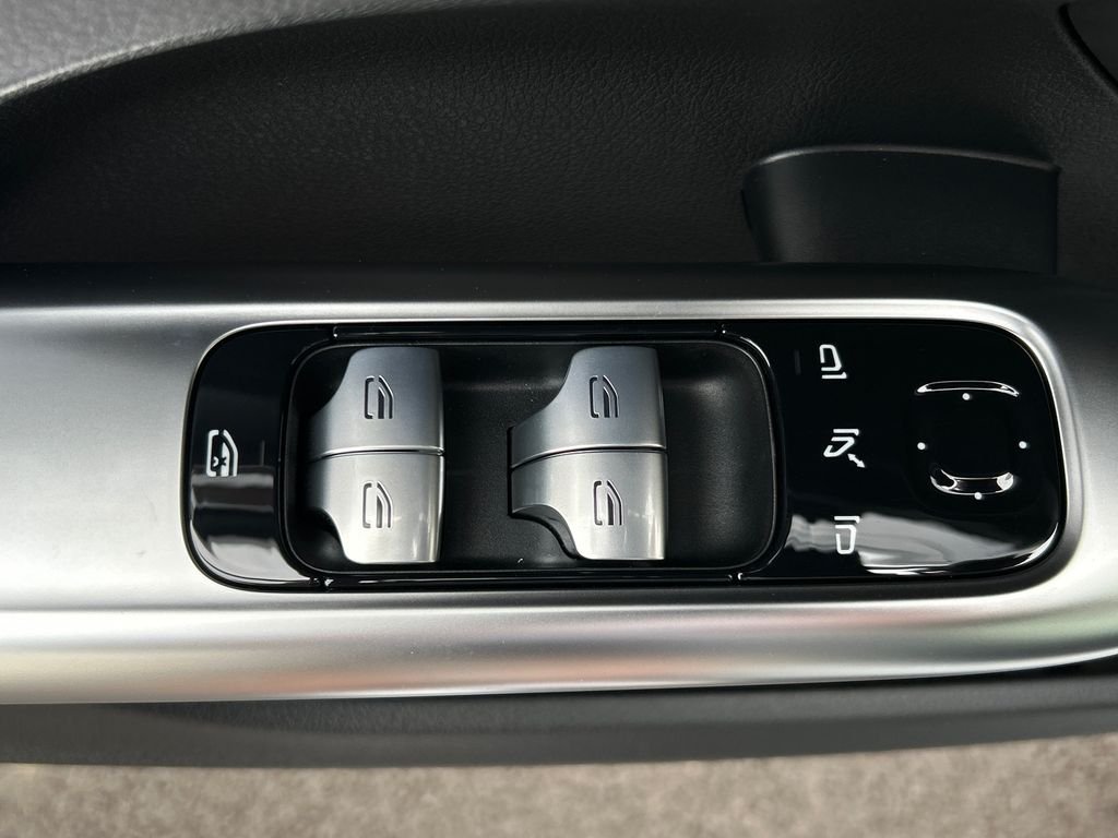 New 2026 MANUFAKTUR Alpine Grey Mercedes-Benz C 300 image 12