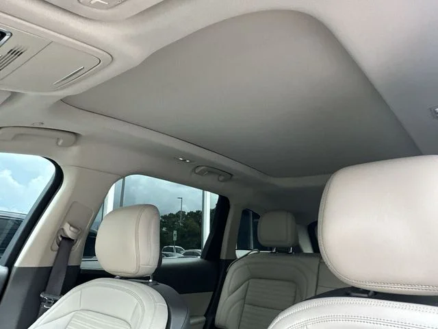 Used 2024 White Lincoln Reserve image 21