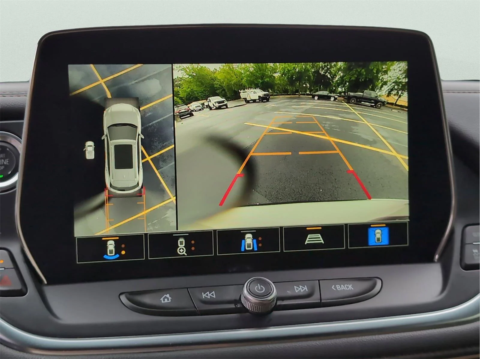 Used 2024 Iridescent Pearl Tricoat Chevrolet Premier image 19