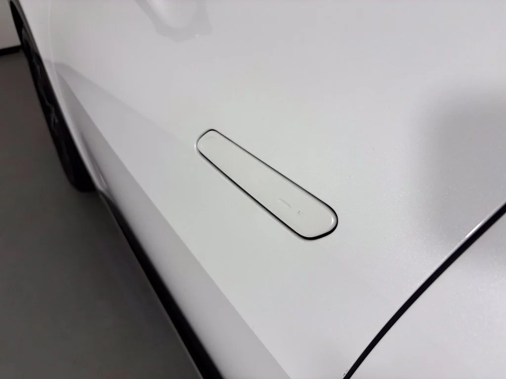Used 2022 White Kia Wind image 12