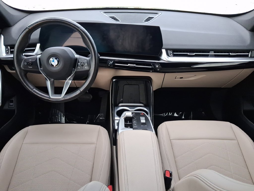 Used 2023 Black BMW xDrive28i image 16