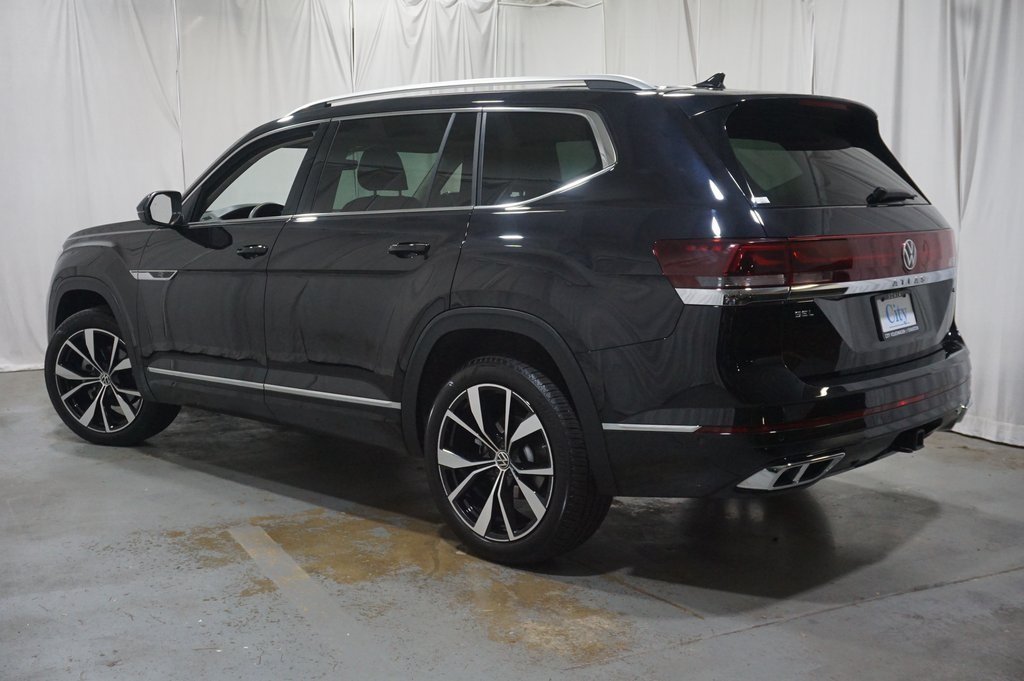 2024 Volkswagen Atlas SEL Premium R-Line photo 3