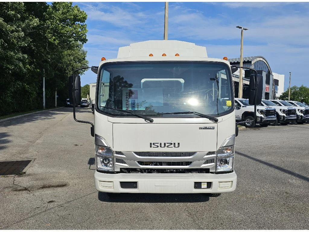 New 2024  Isuzu  image 8