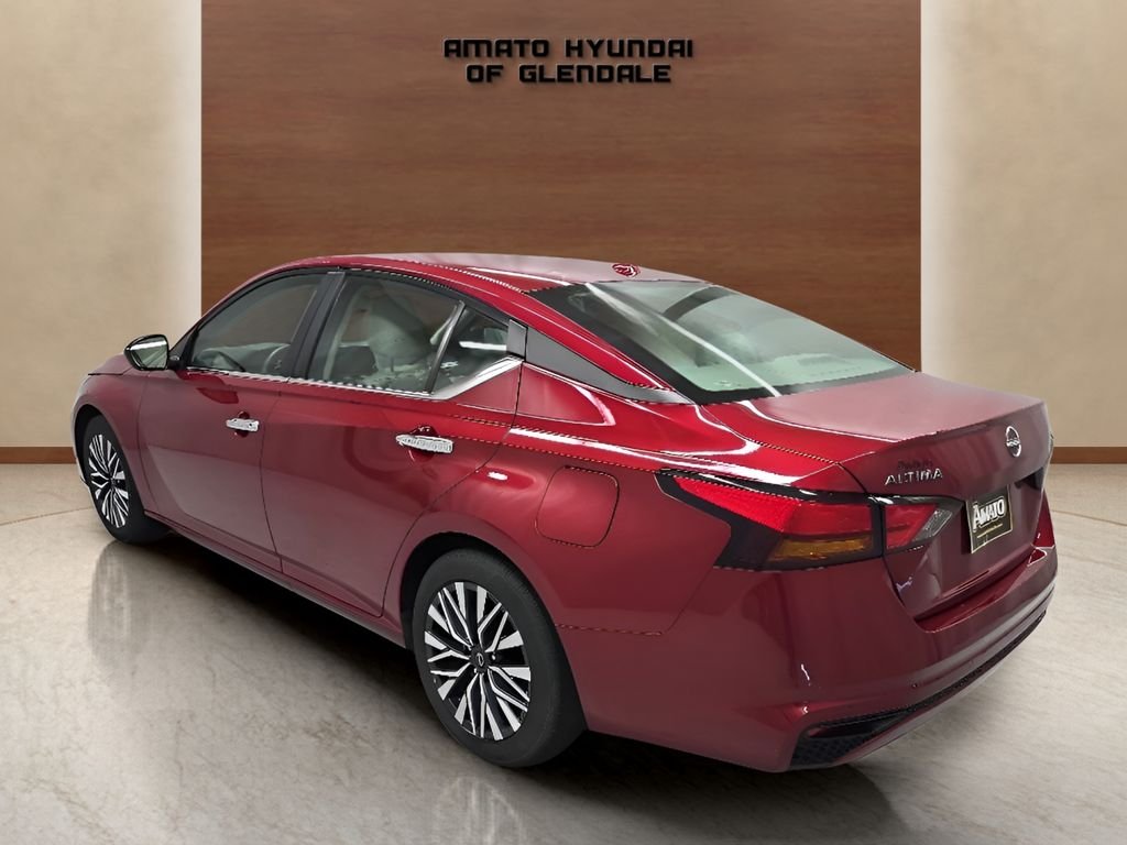 Used 2025 Red Nissan 2.5 SV image 4