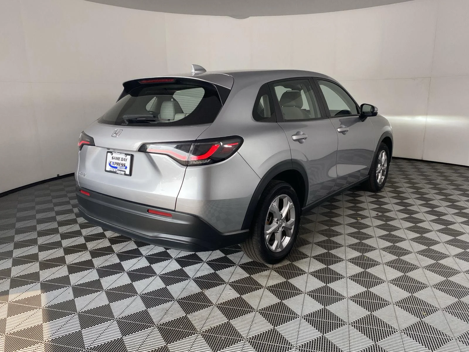 Used 2024 Lunar Silver Metallic Honda LX image 10