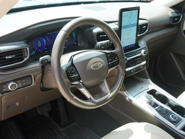 Used 2023 Black Ford Platinum image 18