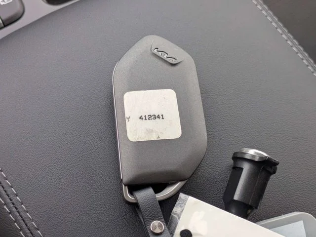 2025 Kia Sorento S - Photo 34